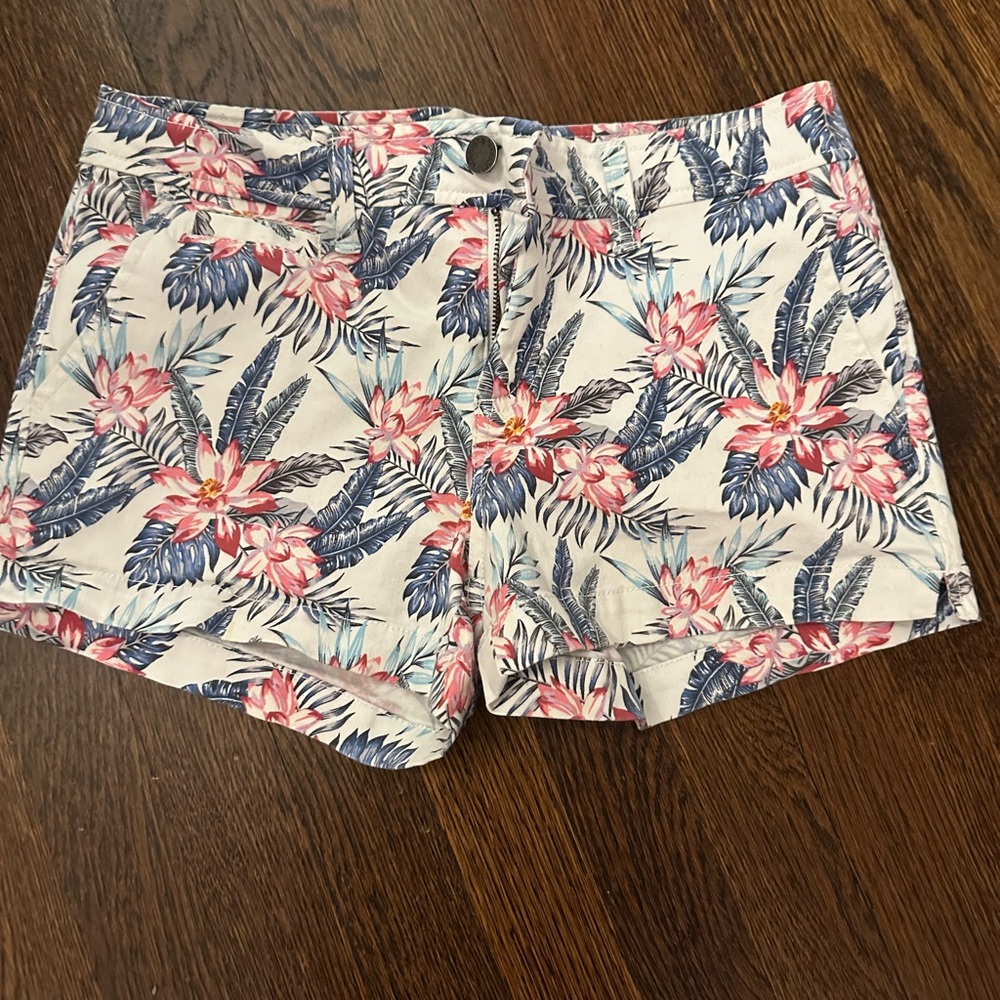 Market & Spruce Floral Shorts